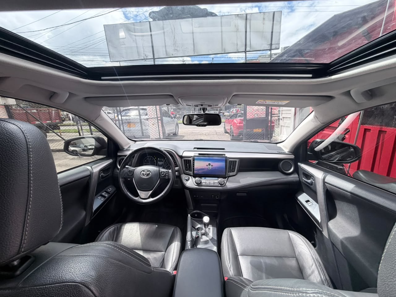 Toyota RAV4 2017: foto 10
