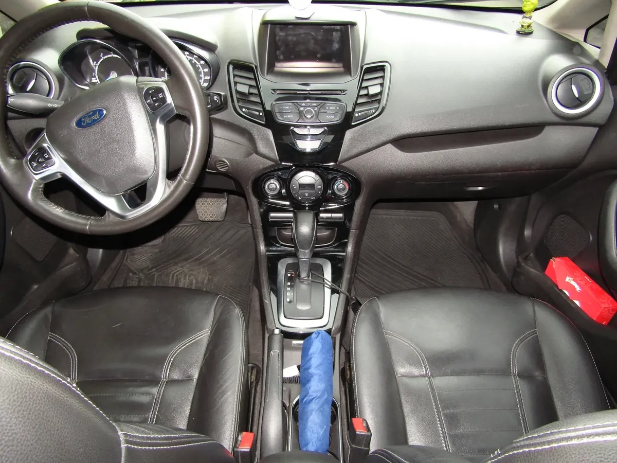 Ford Fiesta Titanium 2014: foto 10