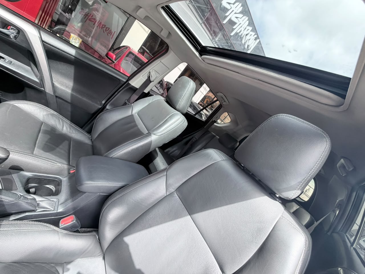 Toyota RAV4 2017: foto 9